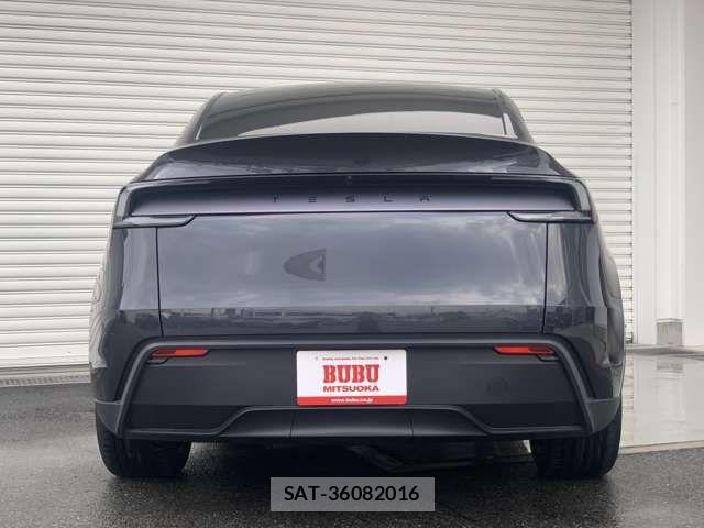 Tesla MODEL Y 2026-06 8746356-5