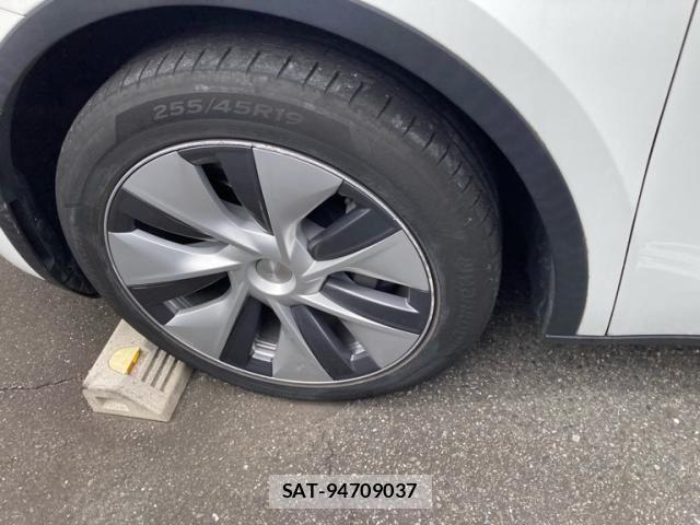 Tesla MODEL Y 2022-11 8746361-3
