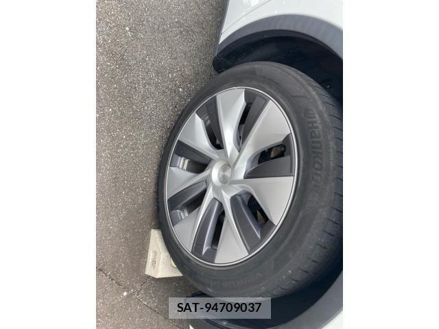 Tesla MODEL Y 2022-11 8746361-8
