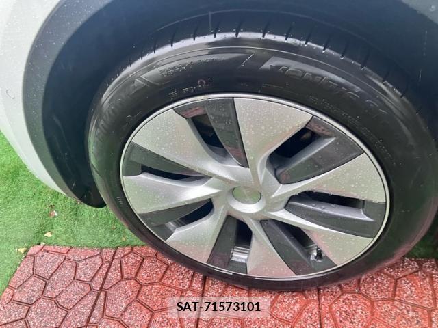 Tesla MODEL Y 2024-03 8746359-4