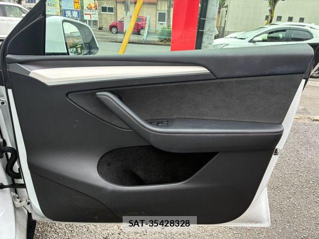 Tesla MODEL Y 2023-02 8782366-7