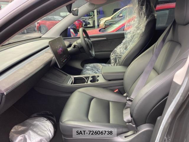 Tesla MODEL Y 2022-10 8832080-11
