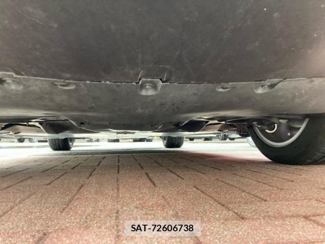 Tesla MODEL Y 2022-10 8832080-8