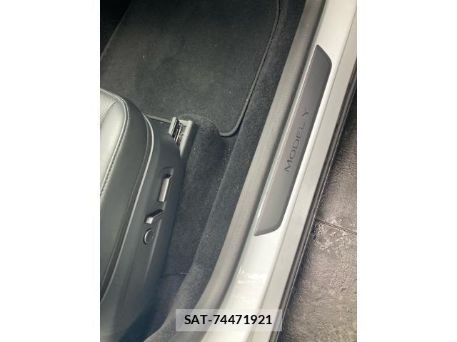 Tesla MODEL Y 2025-08 8832079-9