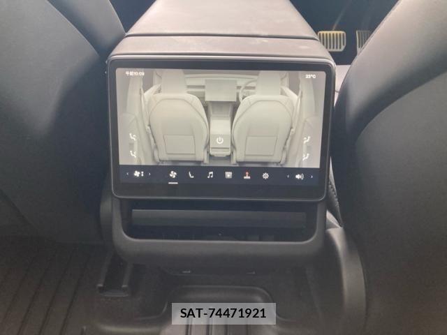 Tesla MODEL Y 2025-08 8832079-12