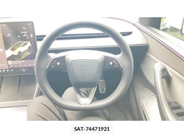 Tesla MODEL Y 2025-08 8832079-13
