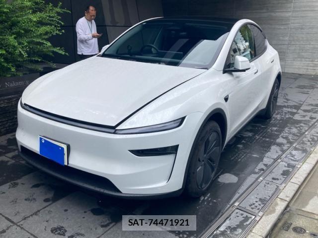 Tesla MODEL Y 2025-08 8832079-1