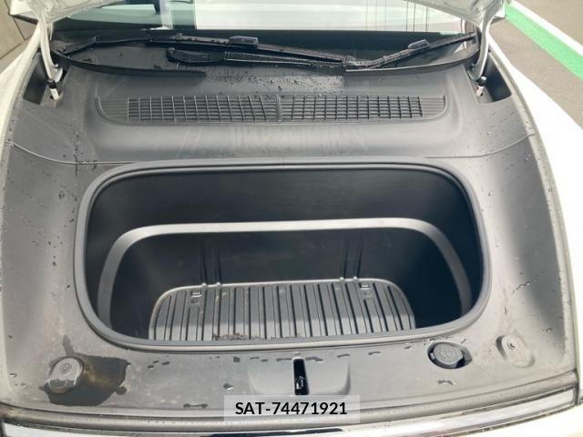 Tesla MODEL Y 2025-08 8832079-18