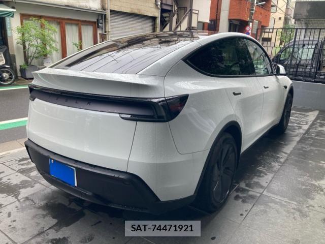 Tesla MODEL Y 2025-08 8832079-3