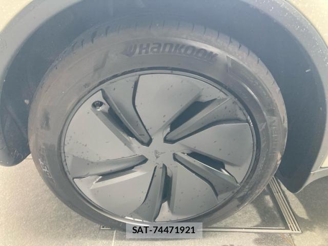 Tesla MODEL Y 2025-08 8832079-5