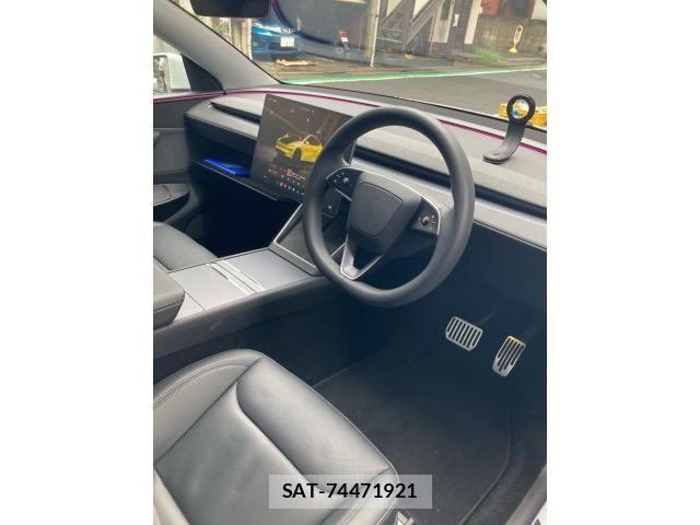 Tesla MODEL Y 2025-08 8832079-7