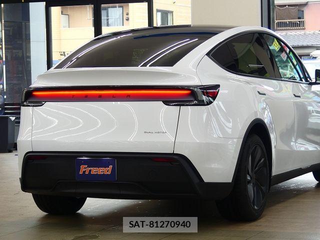 Tesla MODEL Y 2025-12 8882621-9