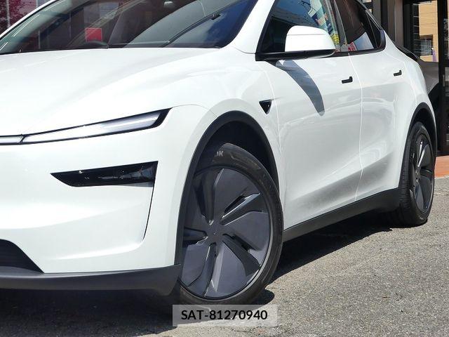 Tesla MODEL Y 2025-12 8882621-7