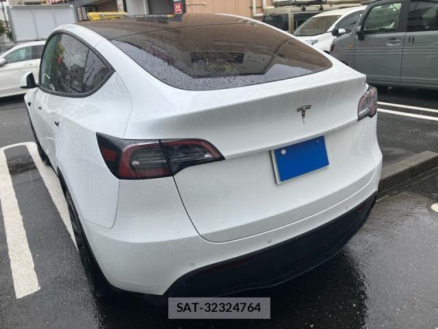Tesla MODEL Y 2023-10 8882622-2