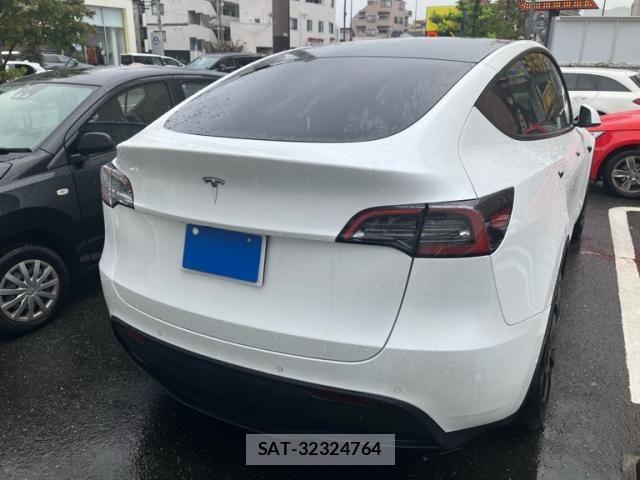 Tesla MODEL Y 2023-10 8882622-3