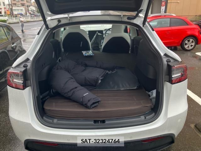Tesla MODEL Y 2023-10 8882622-5