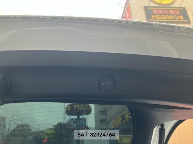 Tesla MODEL Y 2023-10 8882622-6