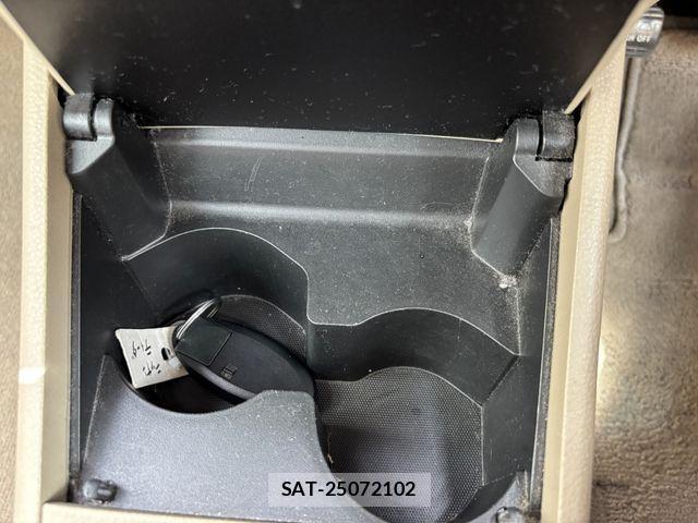 Nissan TIIDA 2012-03 1044061-16