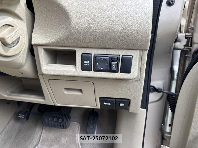 Nissan TIIDA 2012-03 1044061-17