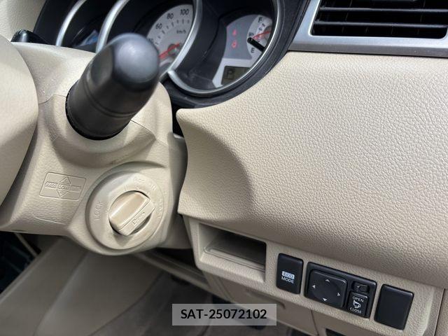 Nissan TIIDA 2012-03 1044061-18