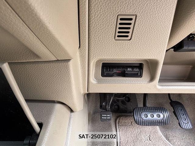 Nissan TIIDA 2012-03 1044061-19