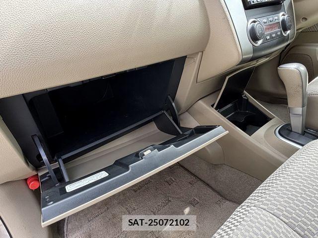 Nissan TIIDA 2012-03 1044061-23