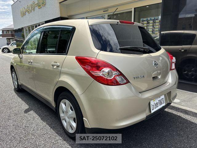 Nissan TIIDA 2012-03 1044061-3