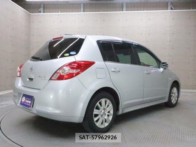 Nissan TIIDA 2012-03 6504198-1