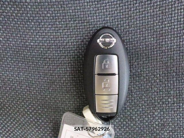 Nissan TIIDA 2012-03 6504198-21