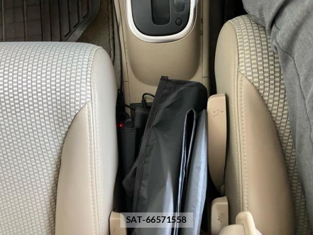 Nissan TIIDA 2006-03 7226159-19
