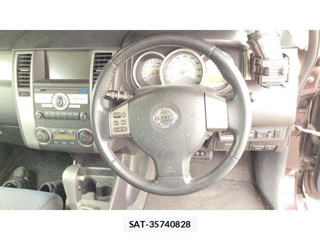 Nissan TIIDA 2011-07 7252597-3