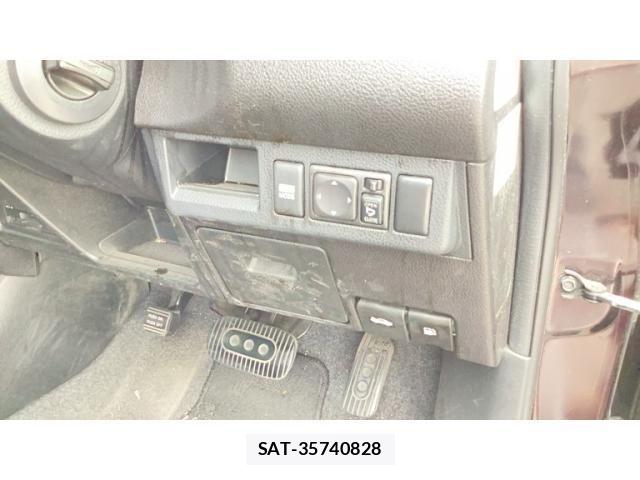 Nissan TIIDA 2011-07 7252597-5