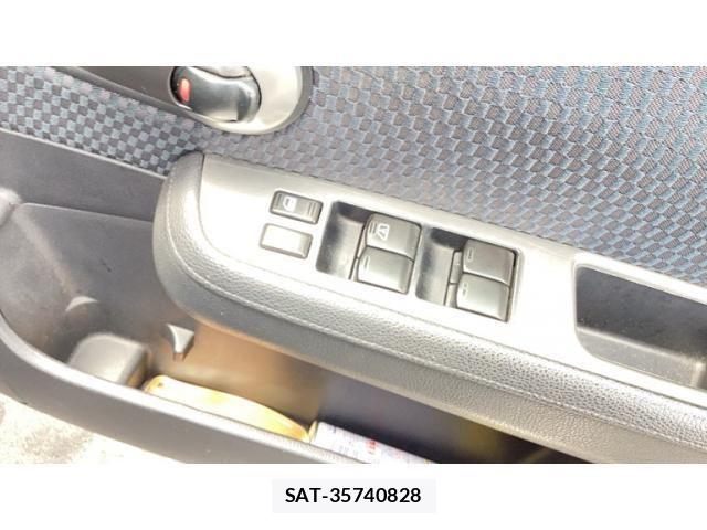Nissan TIIDA 2011-07 7252597-6
