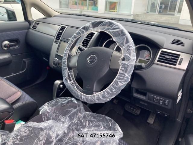 Nissan TIIDA 2010-05 7458428-9