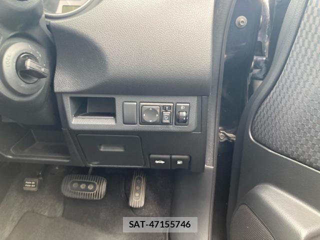 Nissan TIIDA 2010-05 7458428-14