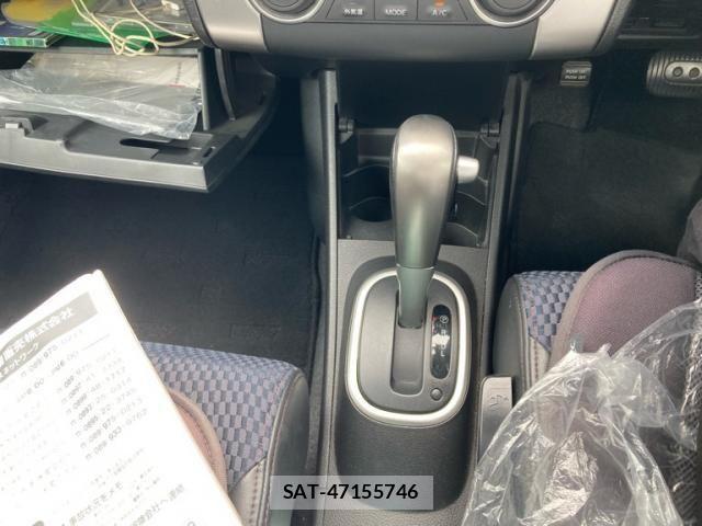 Nissan TIIDA 2010-05 7458428-19