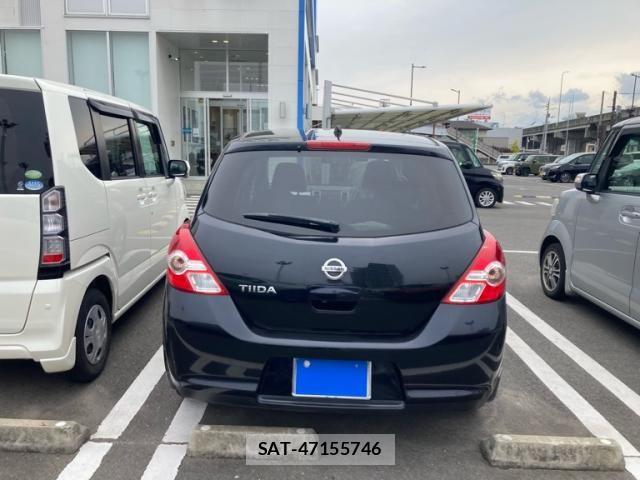 Nissan TIIDA 2010-05 7458428-3