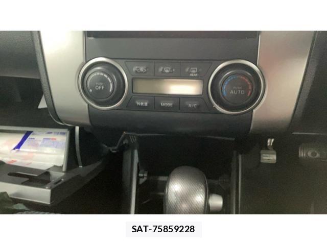 Nissan TIIDA 2009-07 7458427-14