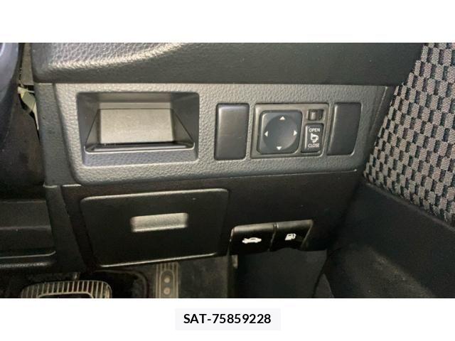 Nissan TIIDA 2009-07 7458427-16