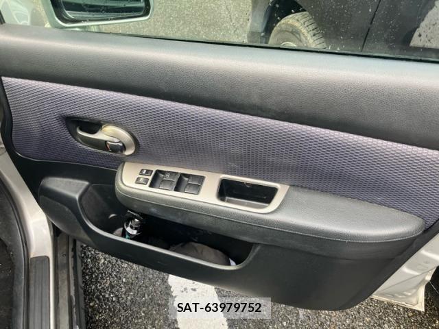Nissan TIIDA 2006-12 7458429-17