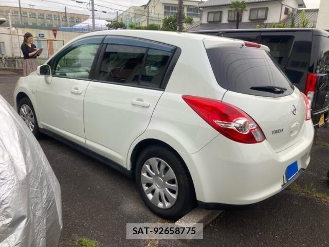 Nissan TIIDA 2012-02 7620822-3