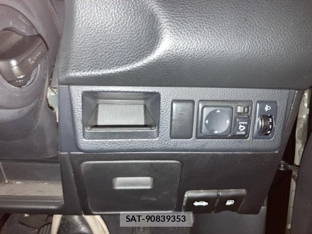 Nissan TIIDA 2009-09 7620821-16