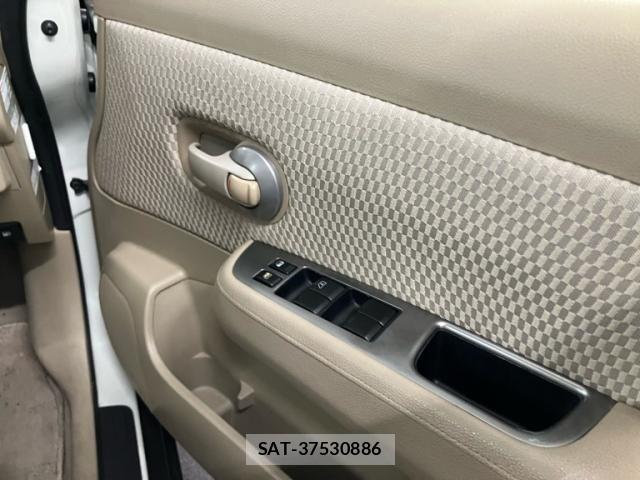 Nissan TIIDA 2012-02 7729868-11