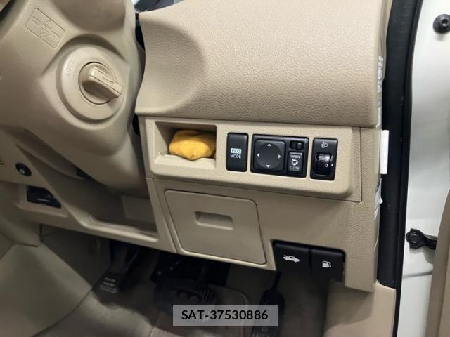 Nissan TIIDA 2012-02 7729868-12