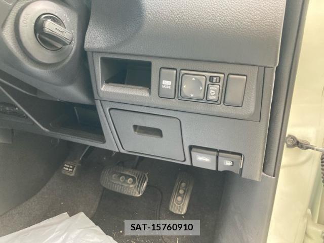 Nissan TIIDA 2011-07 7729867-12