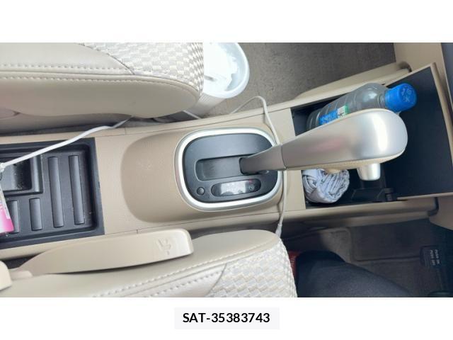 Nissan TIIDA 2012-02 8075932-15