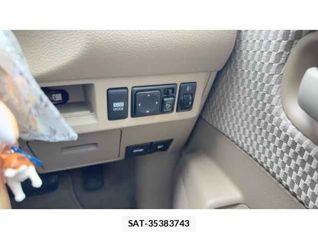 Nissan TIIDA 2012-02 8075932-16