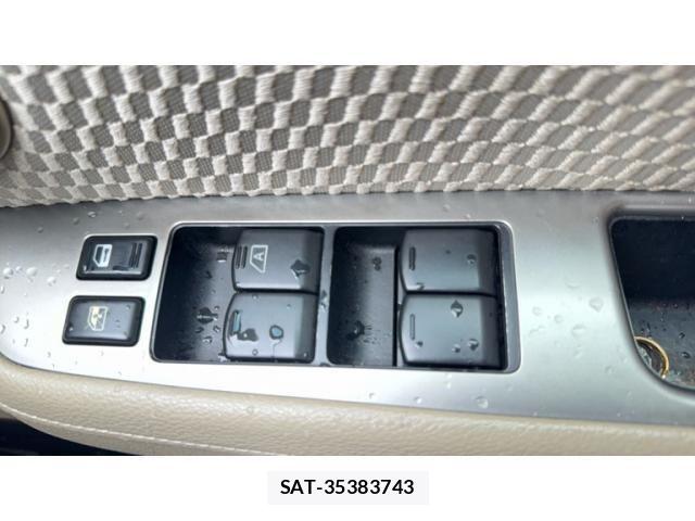 Nissan TIIDA 2012-02 8075932-17