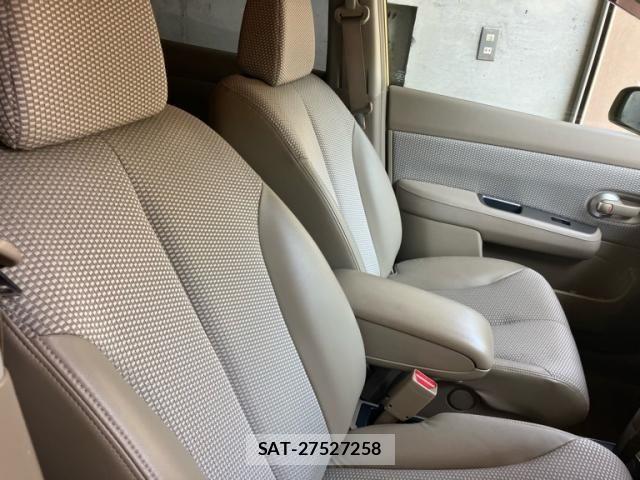 Nissan TIIDA 2005-04 8210686-12