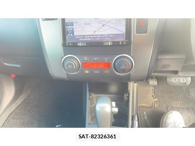 Nissan TIIDA 2012-03 8232156-9